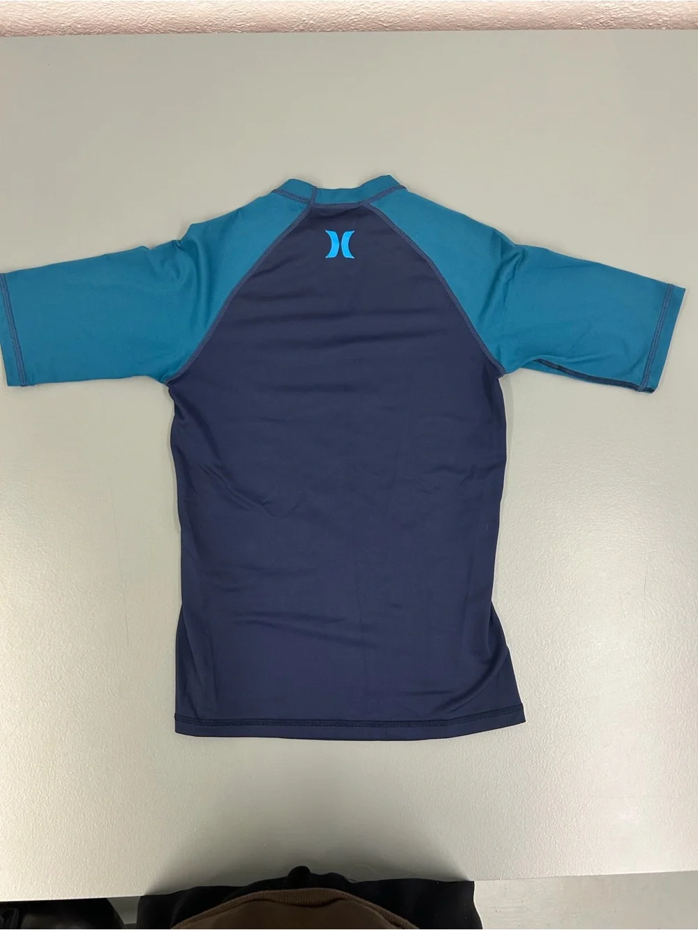 Hurley Rashguard - Picture 2 of 3